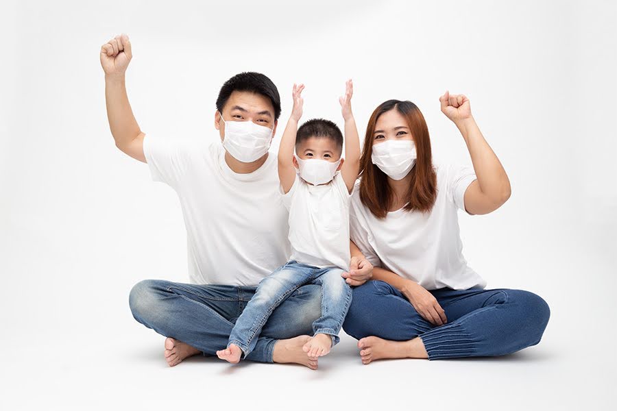asian-family-wearing-prevent-virus-wuhan-covid-19